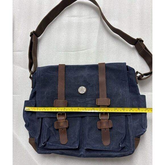 Critical Role Legend of Vox Machina Messenger Bag 2019 Kickstarter Exclusive - Picture 3 of 9